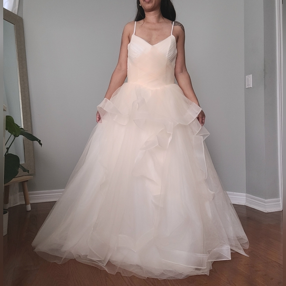 BNWT Elegant Tulle Gown In Subtle Peach